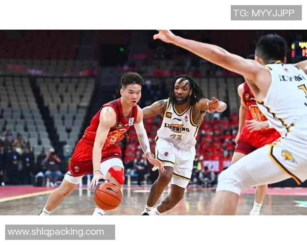 深圳队与浙江队激战正酣谁能在这场篮球赛中笑到最后