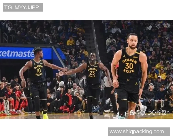 勇士与开拓者激战正酣比分胶着精彩瞬间回顾与分析